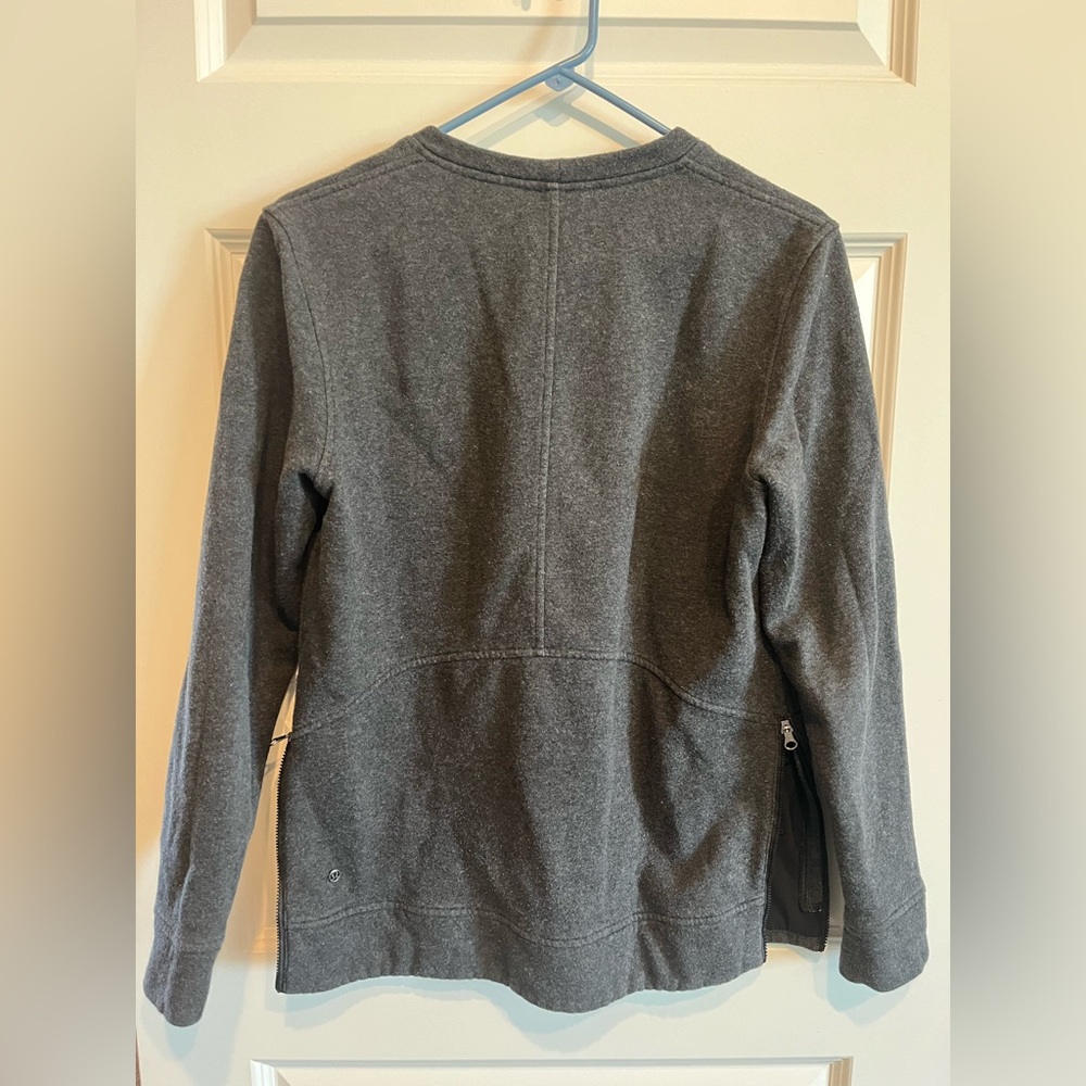 Lulemon pull over - Picture 3 of 4
